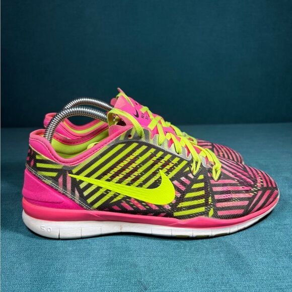 Size 9 - Women’s Nike Free TR multicolor shoes - Picture 3 of 8